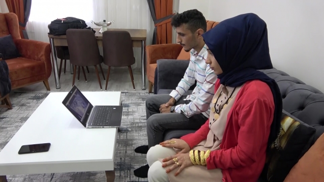 Düğünde sahte altını bırakıp gerçeğini aldı